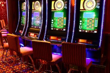 Live Lightning Roulette wheel and betting interface on 888bet platform